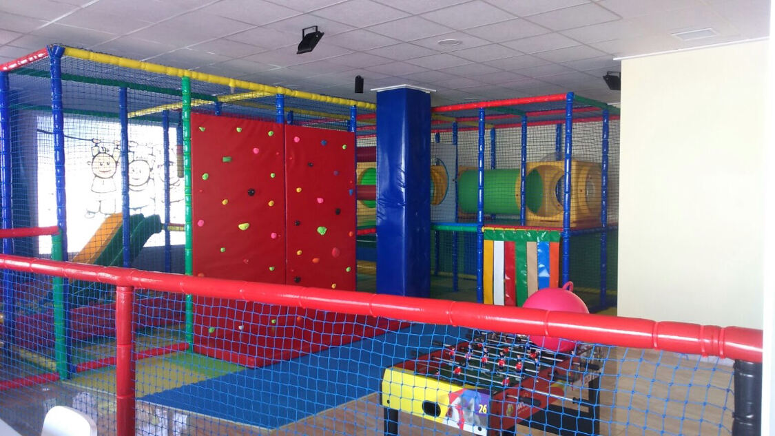 Parque infantil de bolas · proyecto de DB9 Estudio de Ingeniería